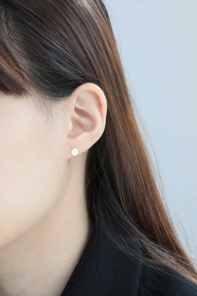 Tiny flower Earring 16G Spring flower cartilage earring  Mini flower Helix earring Hypoallergenic Flower stud earrings