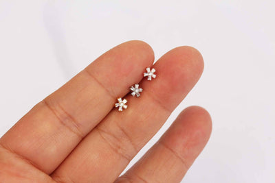 Tiny Flower Cartilage Earring 16g Flower Conch Helix Tragus Earring Single Stud Earring Hypoallergenic Dainty Mini Flower Small Studs